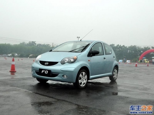 比亚迪 F0降价2万够车成功送导航加现金红包_