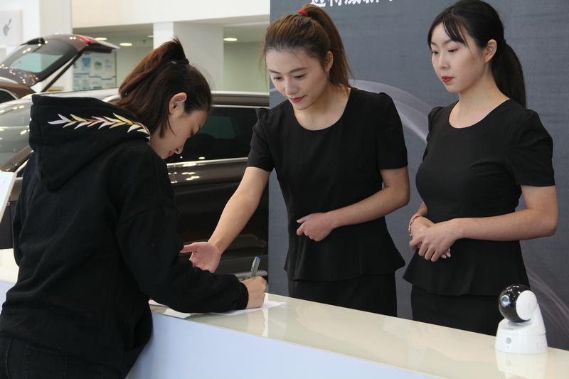 前台接待_4s店接待区图片 - 华日菱房车