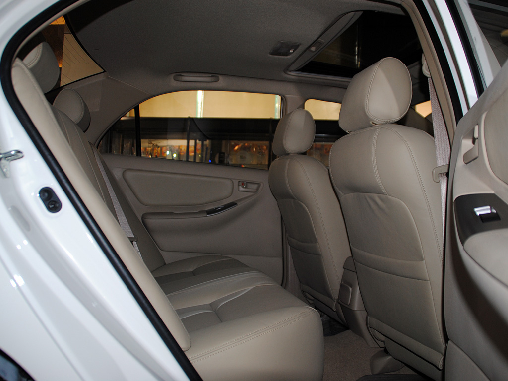 汽车图库 丰田 一汽丰田 花冠(150/417) 内饰 后排空间 参考成交价