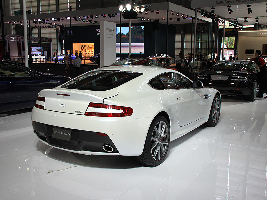 V8 Vantage