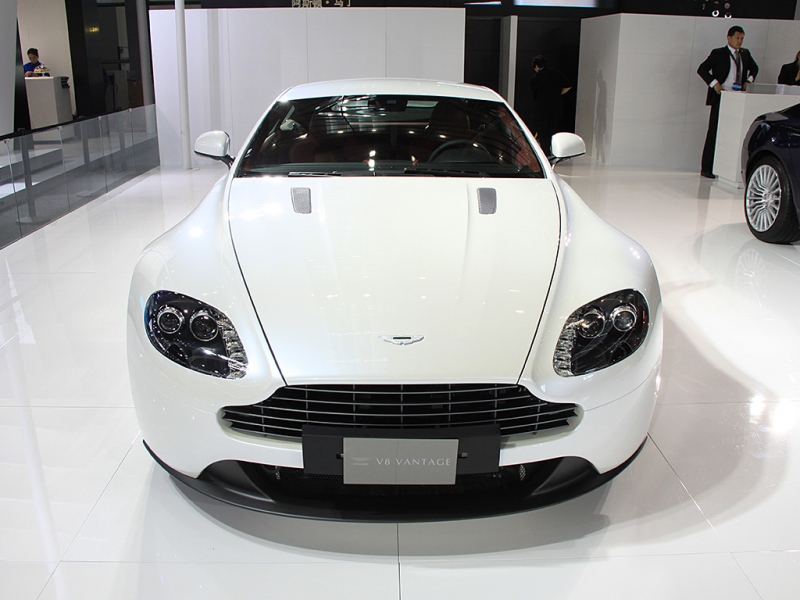 V8 Vantage