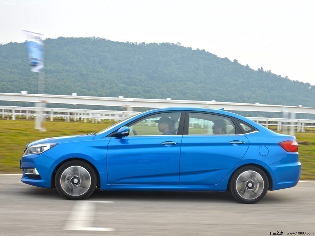 悦翔V72015款1.6L AT乐趣型
