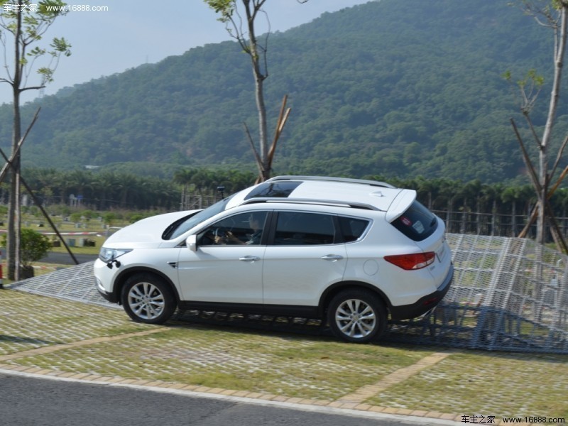 东风风神AX7 2015款 2.0L 手动智逸型