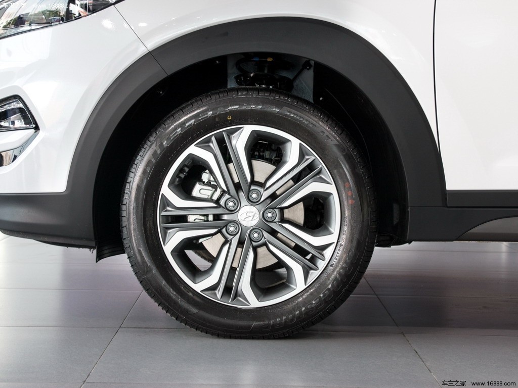 途胜15款1.6T DLX DCT 4WD