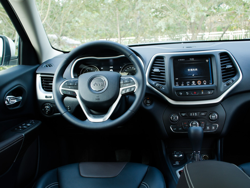 汽车图库 jeep 广汽菲克jeep 自由光(80/187) 内饰 2016款 2.