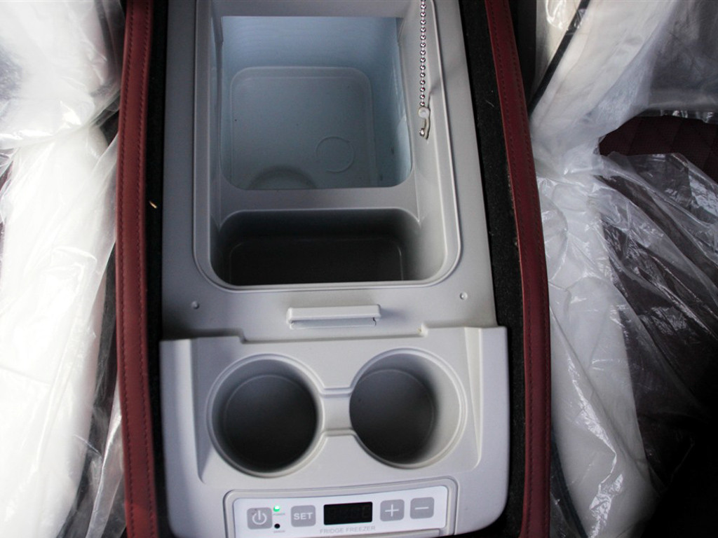 新凯威霆 2015款 3.0L 标准型
