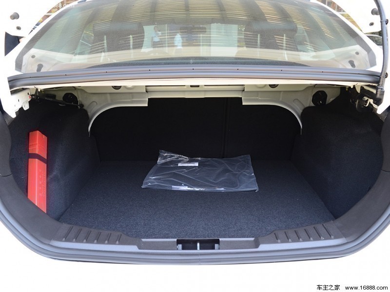 福克斯 2015款 三厢 1.6L 自动舒适型