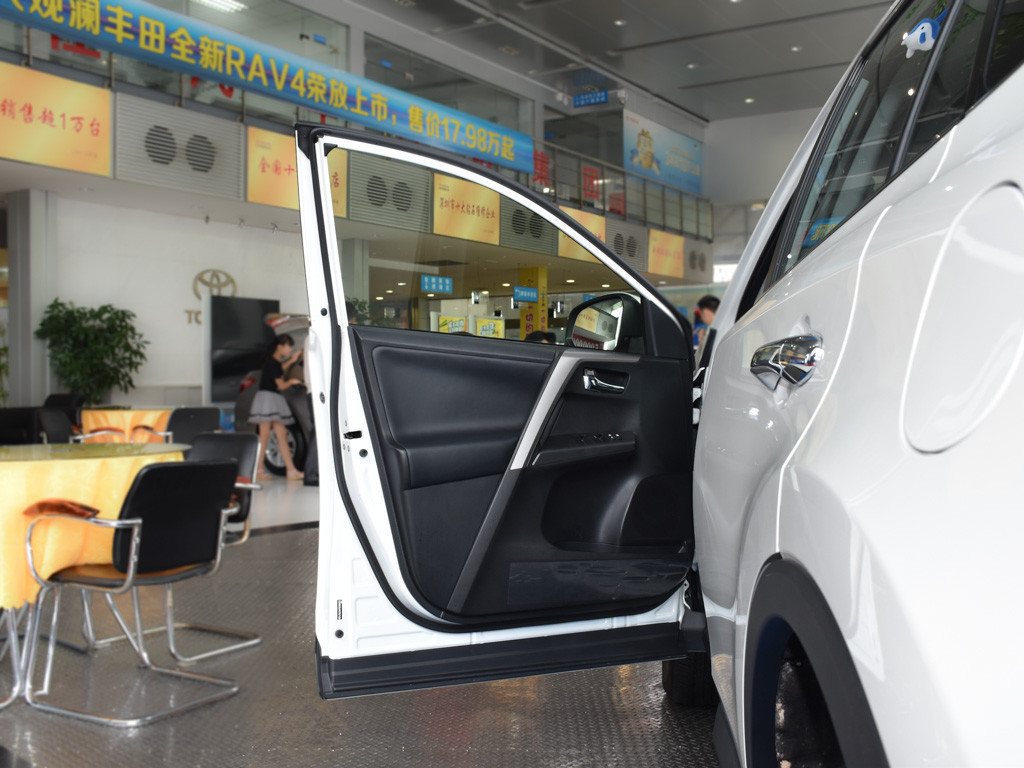 RAV4荣放 2016款 荣放 2.5L 自动四驱尊贵版