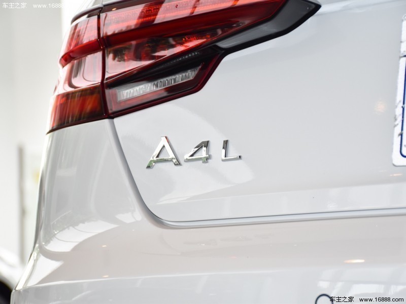 奥迪A4L 2017款 45 TFSI quattro 风尚型