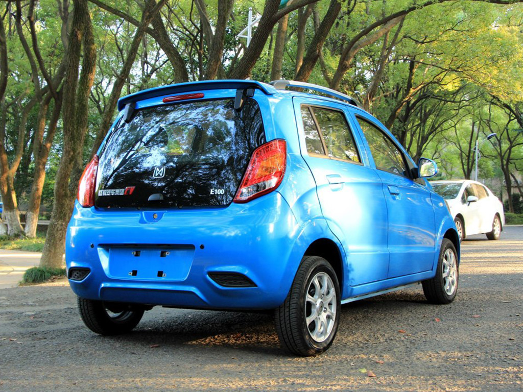 江铃E100B2016款 标准型（指导价：15.60万）