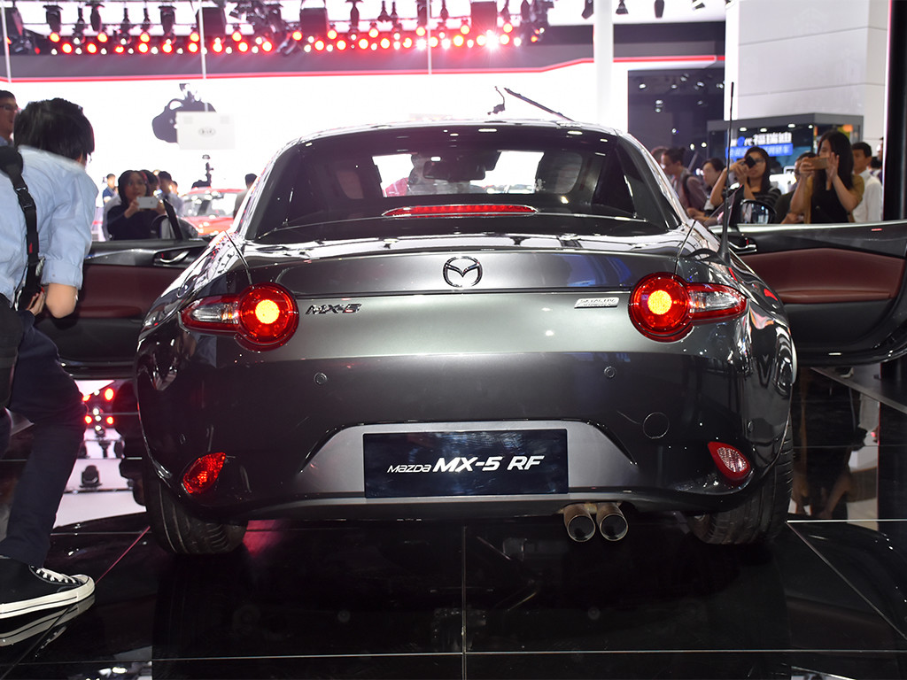 马自达MX-52018款 2.0L RF 铂钢灰