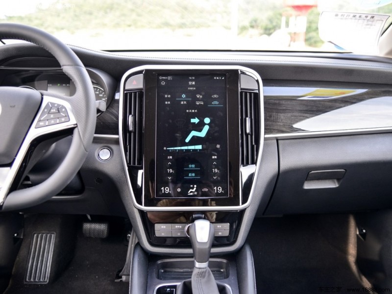宋MAX宋MAX 2017款 1.5T 自动互联尊贵型