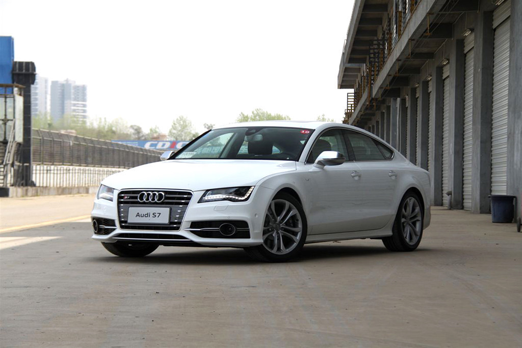 奥迪S72016款 4.0 TFSI quattro