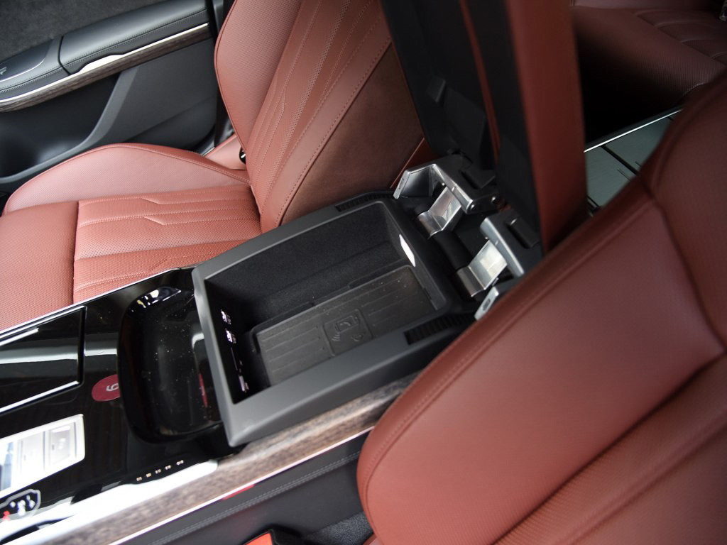 奥迪A82018款 A8L 55 TFSI quattro豪华型