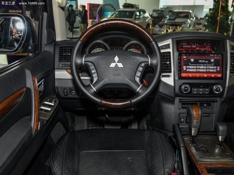 帕杰罗中东版2018款 3.8L 五门GLS