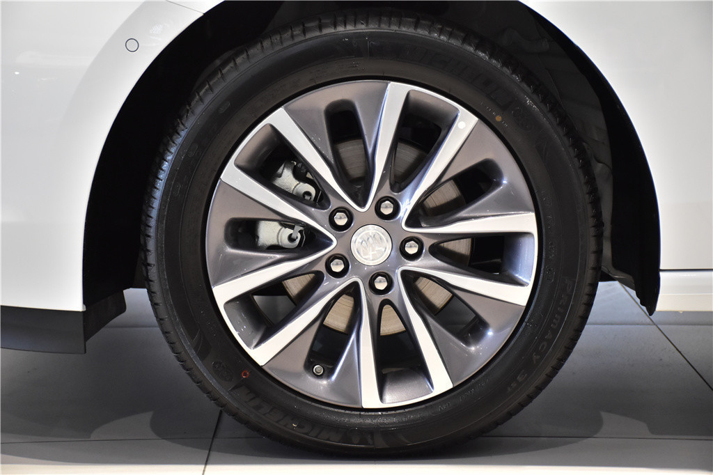 别克GL62019款 18T 6座互联尊贵型 国V