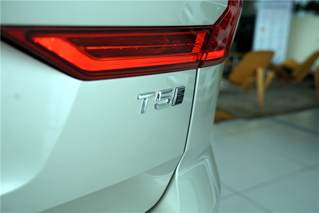 沃尔沃XC602020款 T5 四驱智逸豪华版