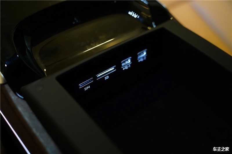 奥迪A82019款 A8L 55 TFSI quattro 尊贵型