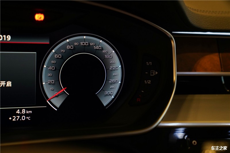 奥迪A82019款 A8L 55 TFSI quattro 尊贵型