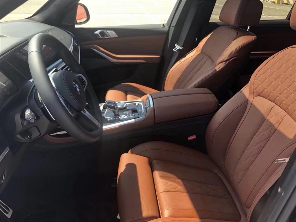 宝马X7加版2019款 xDrive40i M运动 大豪华
