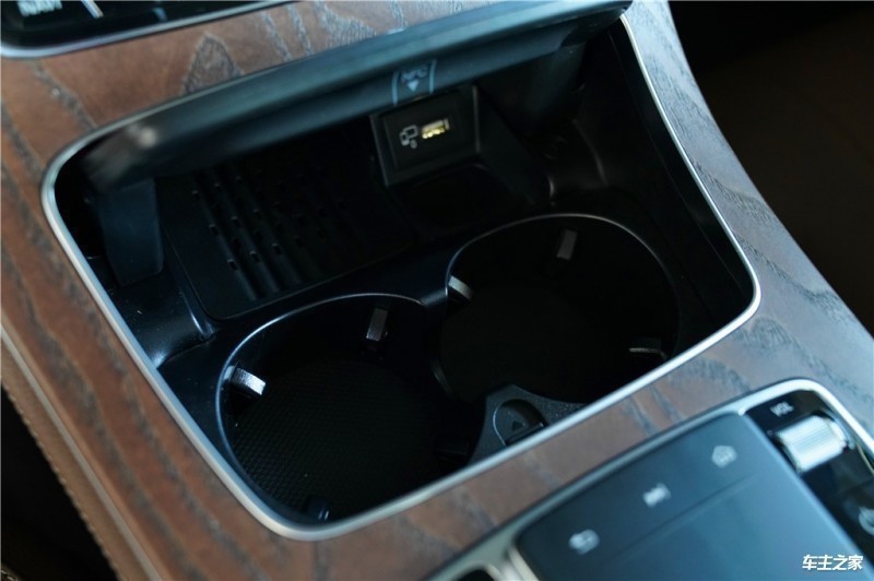 奔驰E级 2020款 E 350 L 运动型 4MATIC