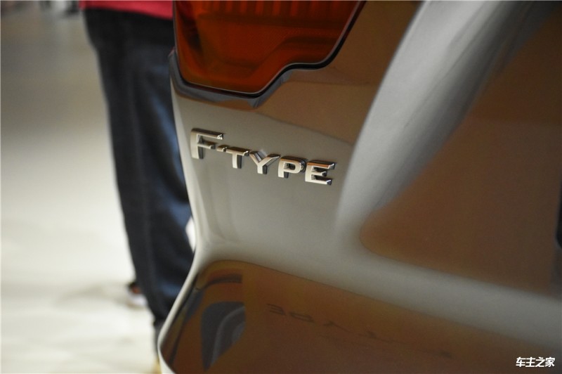 捷豹F-TYPE 2021款 P300 后驱First Edition硬顶版