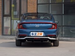 名圖新能源圖片