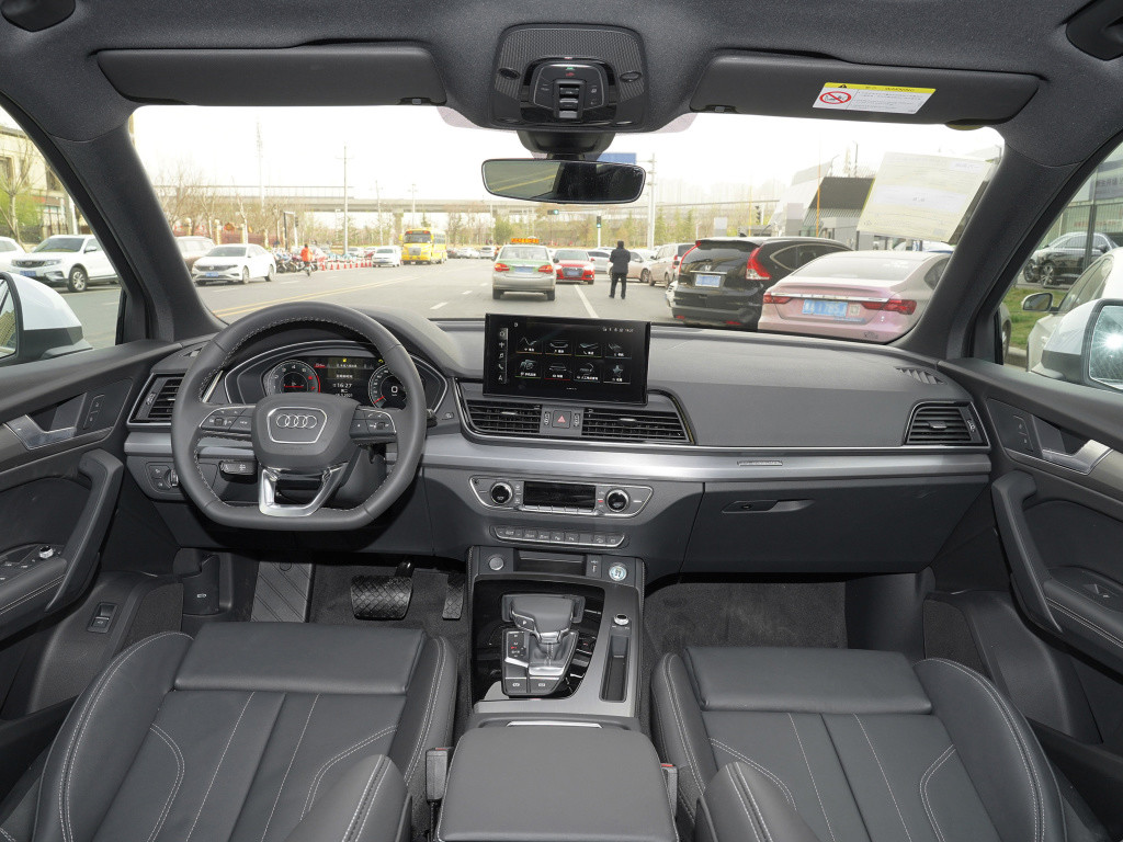 奥迪q5l sportback内饰