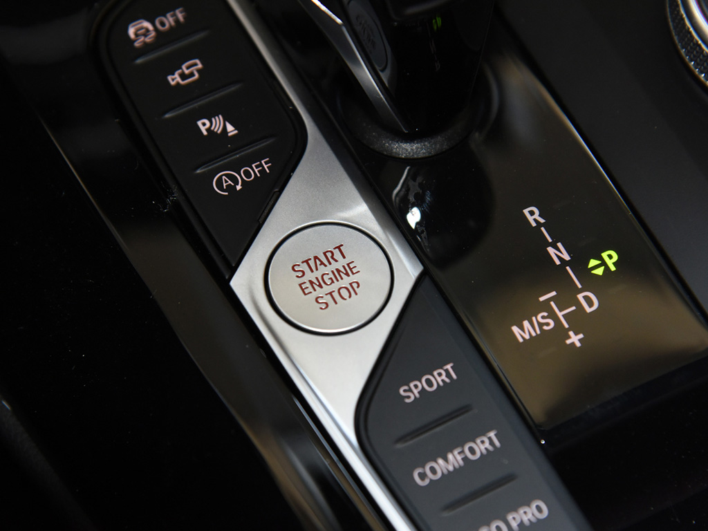 宝马X32022款 改款 xDrive30i 尊享型 M曜夜套装