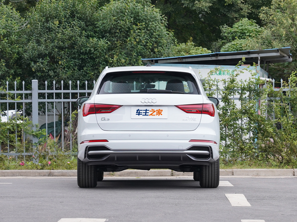 奥迪Q32022款 35 TFSI 进取动感型