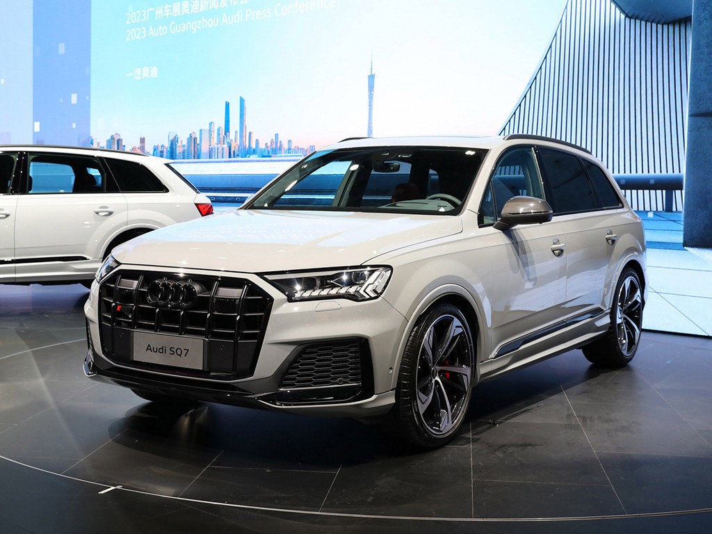 奥迪Q7新能源 2024款 4.0 TFSI 暗夜骑士版