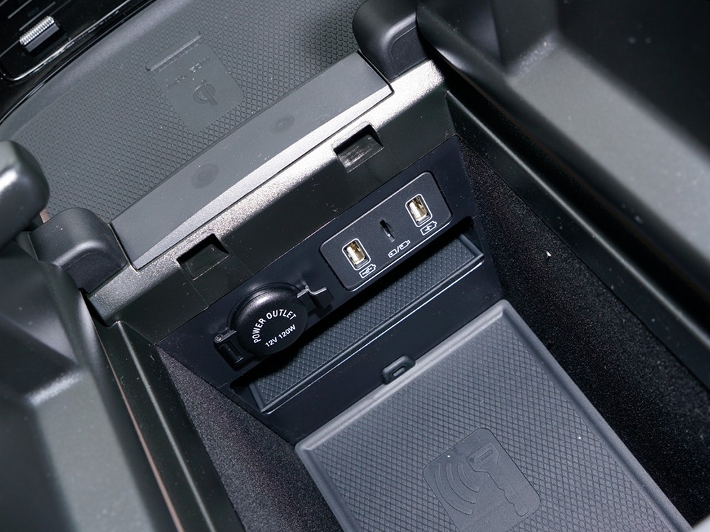 汉 2024款 EV 荣耀版 605KM前驱尊贵型