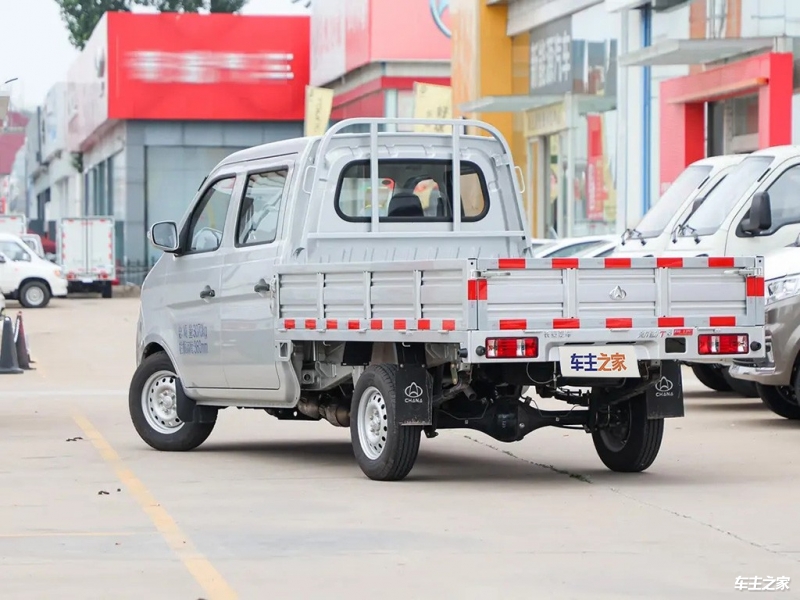 新豹T3 PLUS 2022款 双排 1.6L 2.52米 旗舰版