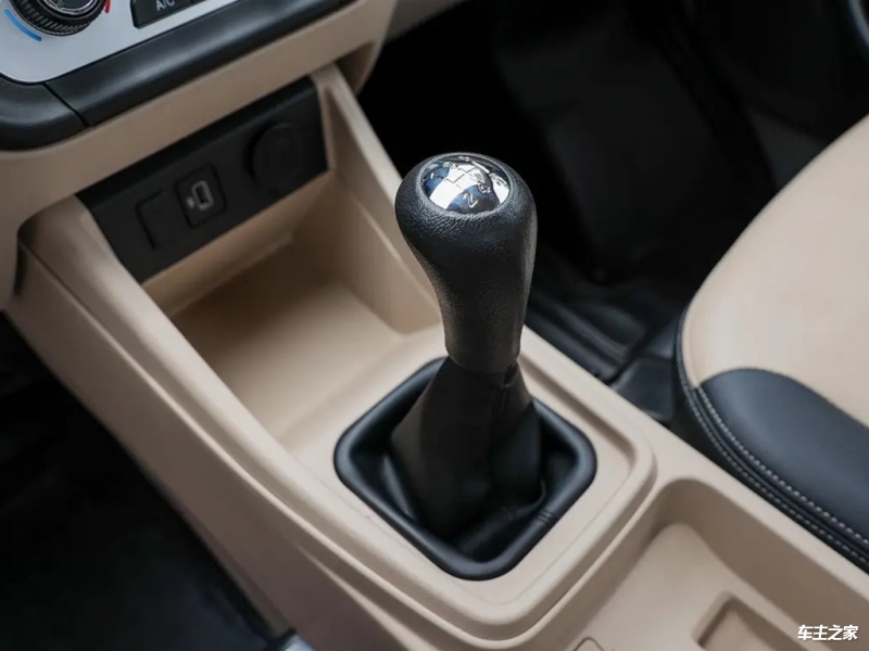 新豹T3 PLUS 2022款 双排 1.6L 2.52米 旗舰版