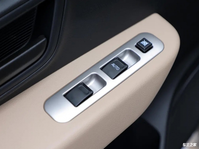 新豹T3 PLUS 2022款 双排 1.6L 2.52米 旗舰版