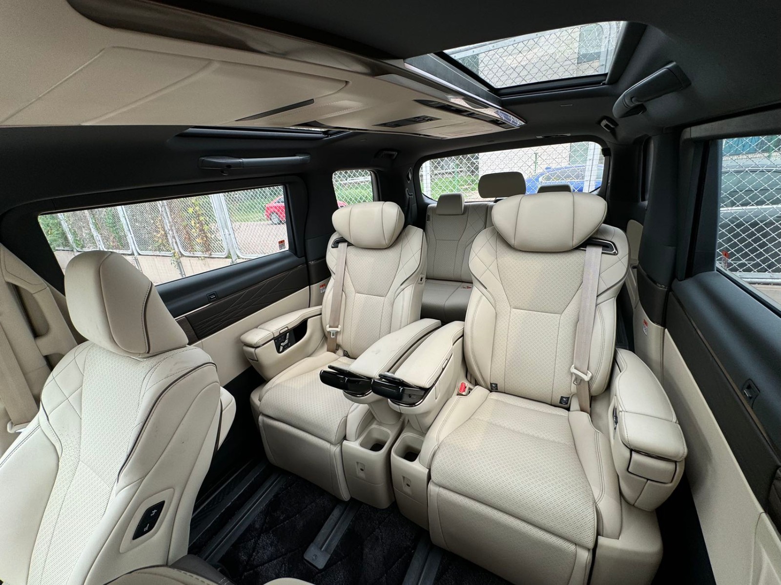 埃尔法 2024款 双擎 2.5L 尊贵版