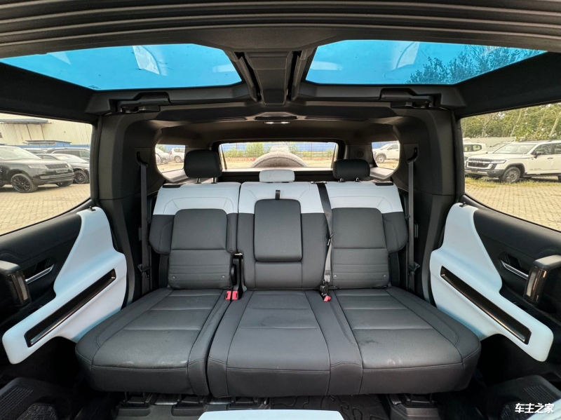 HUMMER EV SUV内饰