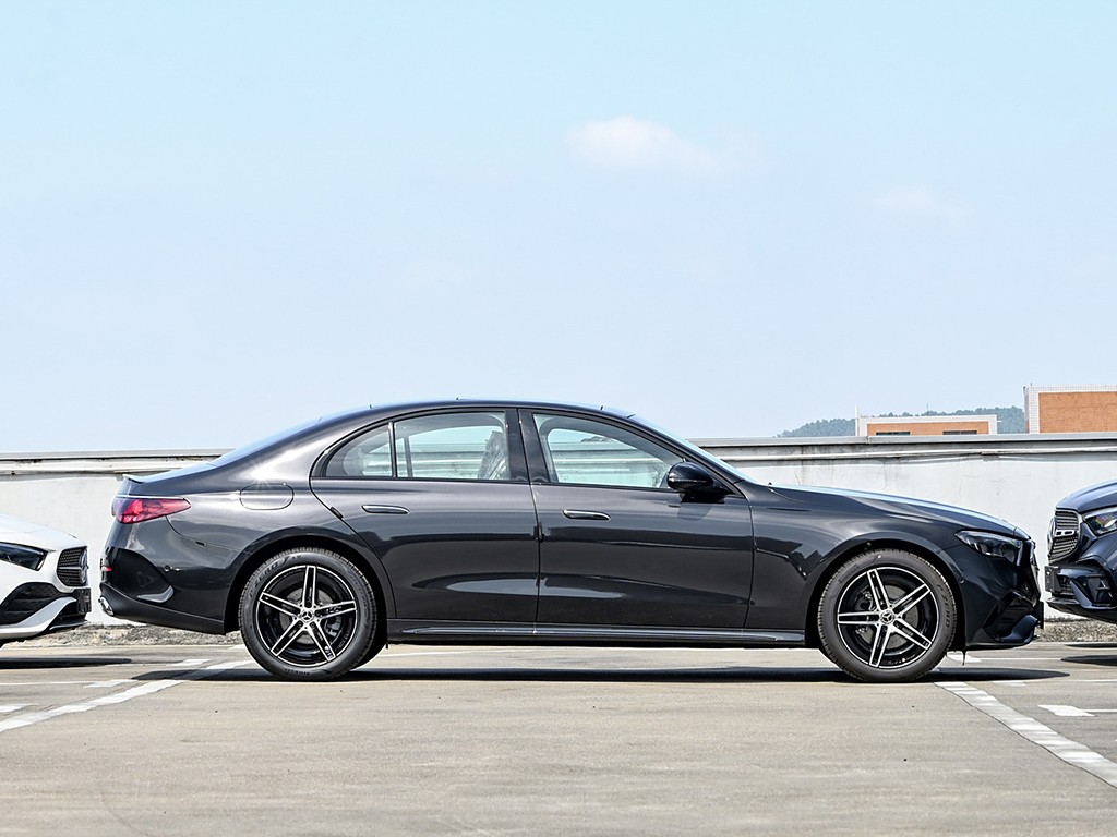 奔驰E级(进口) 2024款 E 260 运动版