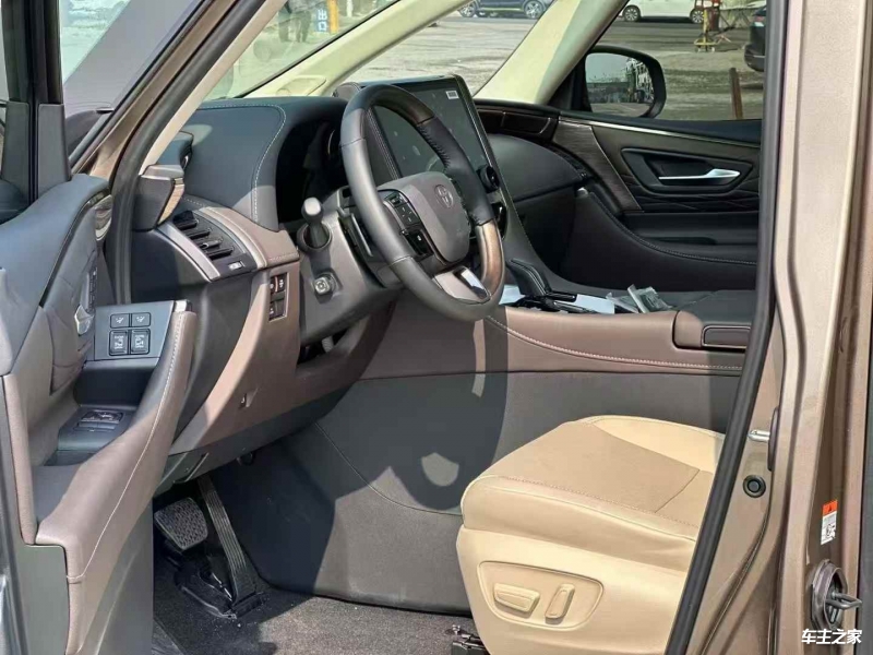 埃尔法 2025款 双擎 2.5L 尊贵黄金版