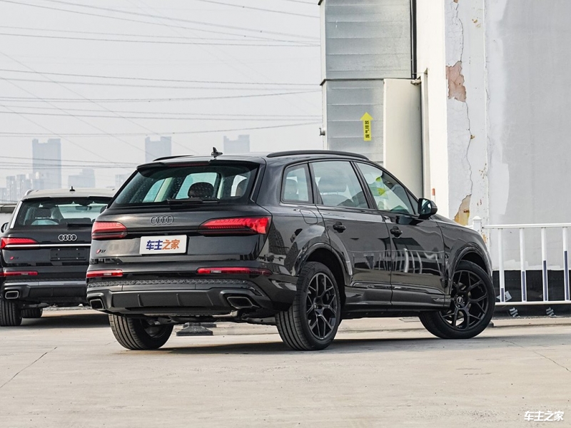 奥迪Q7 全部在售 2025款 2024款 2023款 2022款 2021款 2020款成都奥迪Q7最高降24.75万 仅42.27万可入手