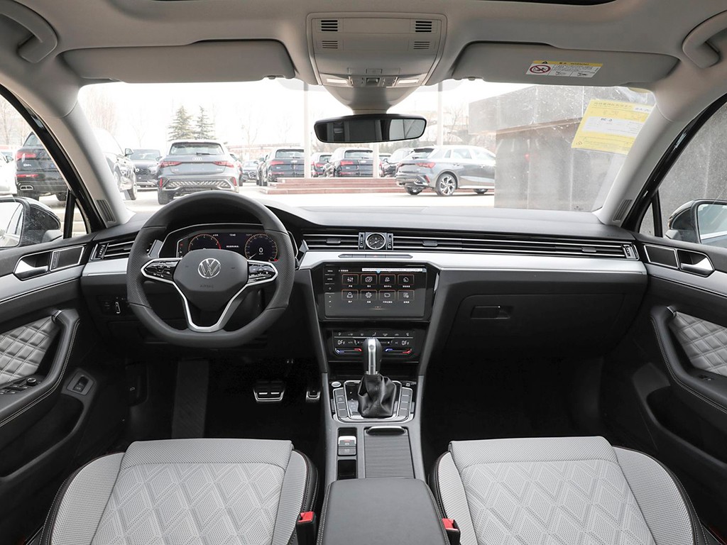 迈腾 2025款 改款 众享款 330TSI DSG豪华型