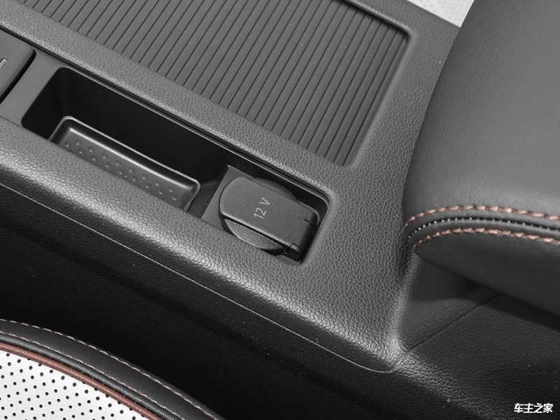 迈腾 2025款 改款 众享款 330TSI DSG豪华型