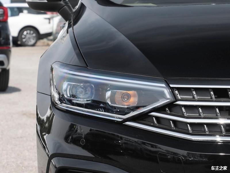 迈腾 2025款 改款 众享款 330TSI DSG豪华型