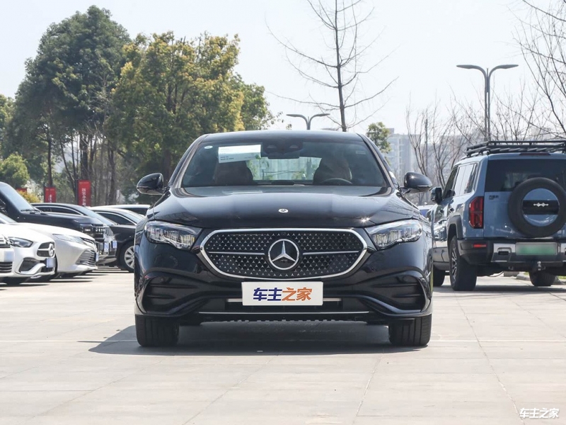 奔驰E级 全部在售 2026款 2025款 2024款 2023款 2022款 2021款成都奔驰E级售价42.99万起 暂无优惠