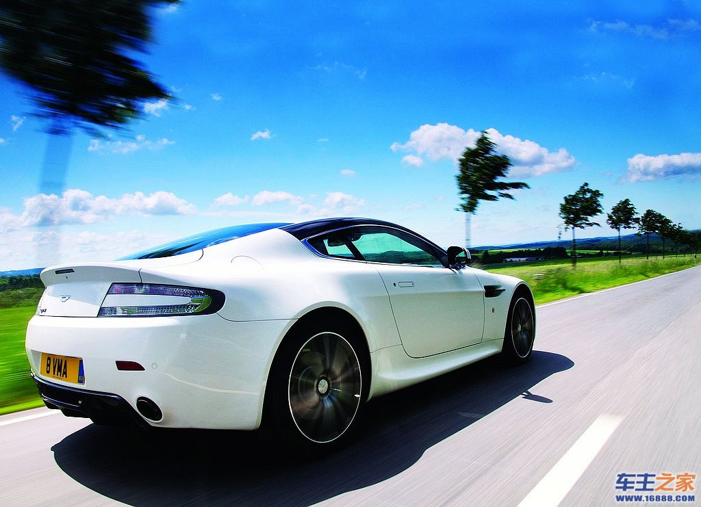 V8 Vantage白色 V8 Vantage