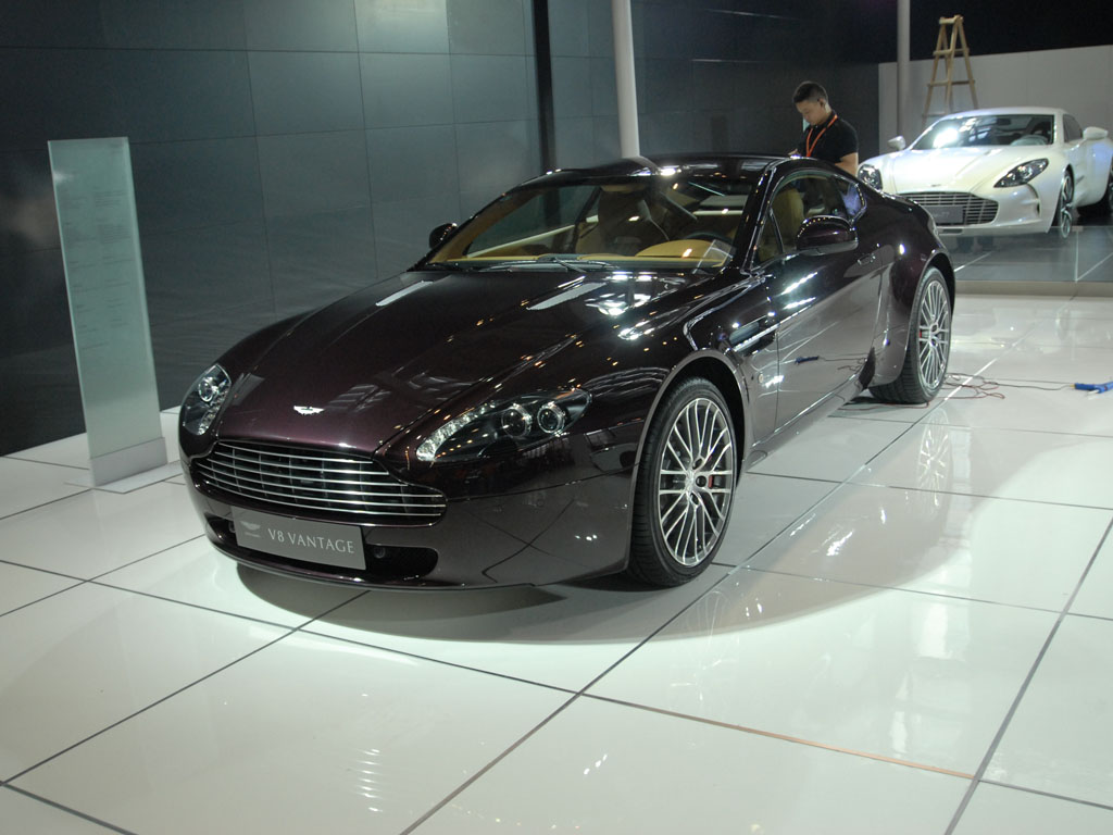 V8 Vantage