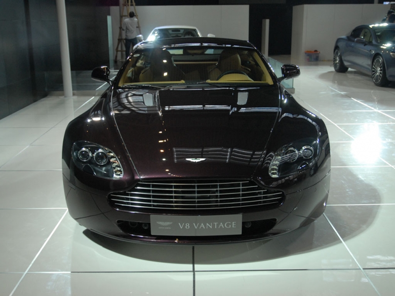 V8 Vantage