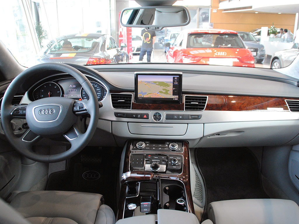 奥迪a8中控台