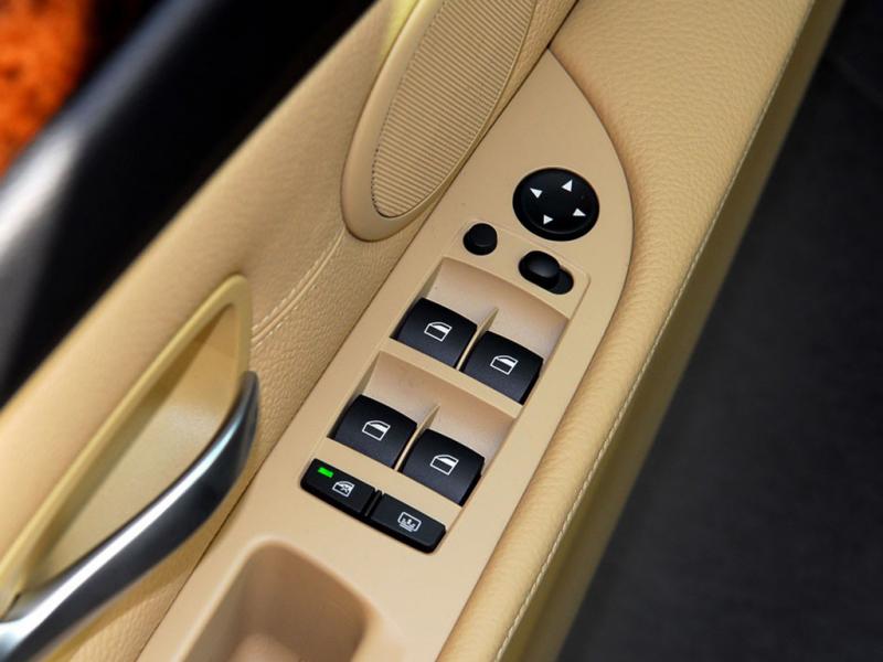 宝马5系黑色宝马5系 2010款 523Li豪华型右前门控制按钮