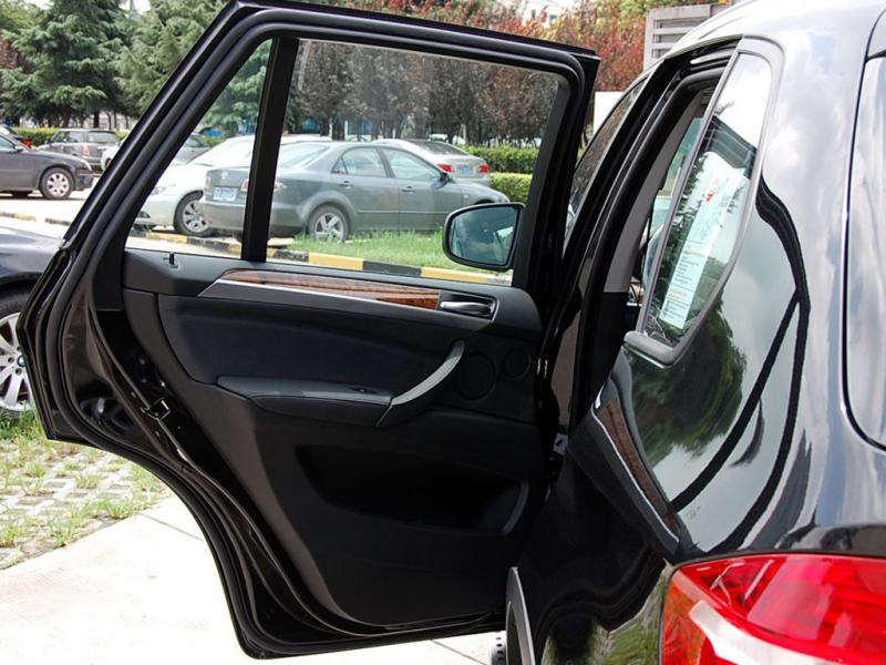 宝马X5(进口)黑色宝马X5 09款 xDrive30i豪华型左前门内饰